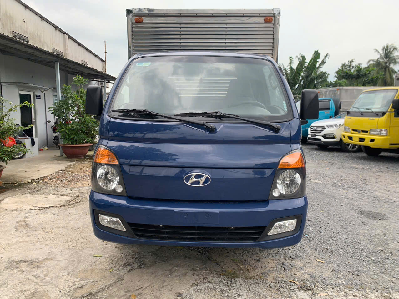 Bên ngoài cabin xe porter h150. tải trọng Huyndai Porter cũ thùng kín
