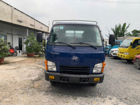 bên ngoài cabin xe tải cũ n250 đời 2022. tải 2t4 (3)