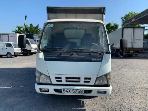 đầu đèn cabin xe tải cũ Isuzu 1,9 tấn đời 2007