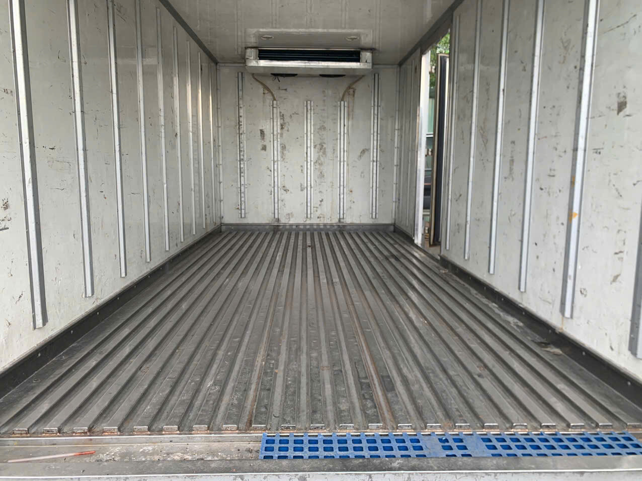 thùng đông lạnh được 1 thương hiệu hàng đầu trong ngành đóng thùng auto Quyền lấp ráp (2)