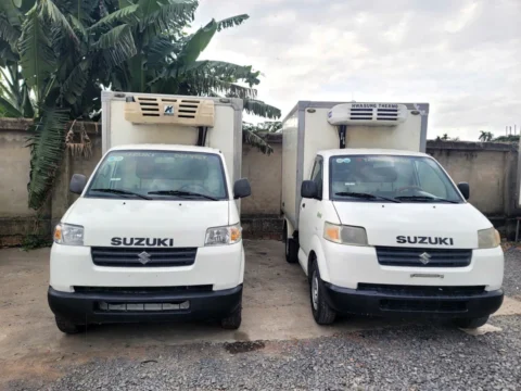 Đầu đèn và cabin Xe đông lạnh cũ tại bãi Suzuki pro 5 tạ đời 2017