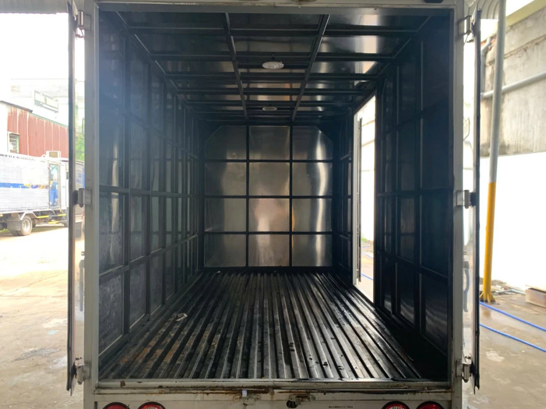 Xe tải KIA K149 hiện tại được sử dụng phổ biến tại Việt Nam. Dòng xe KIA frontier này được đánh giá cao về chất lượng cũng như chi phí đầu tư thấp. Xe tải KIA có thùng nhỏ tuy nhiên có tải trọng đăng ký cao, phù hợp với khách hàng chở hàng nặng và khách hàng chở hàng vào các trung tâm thành phố hoặc các cung đường nhỏ hẹp đông người.