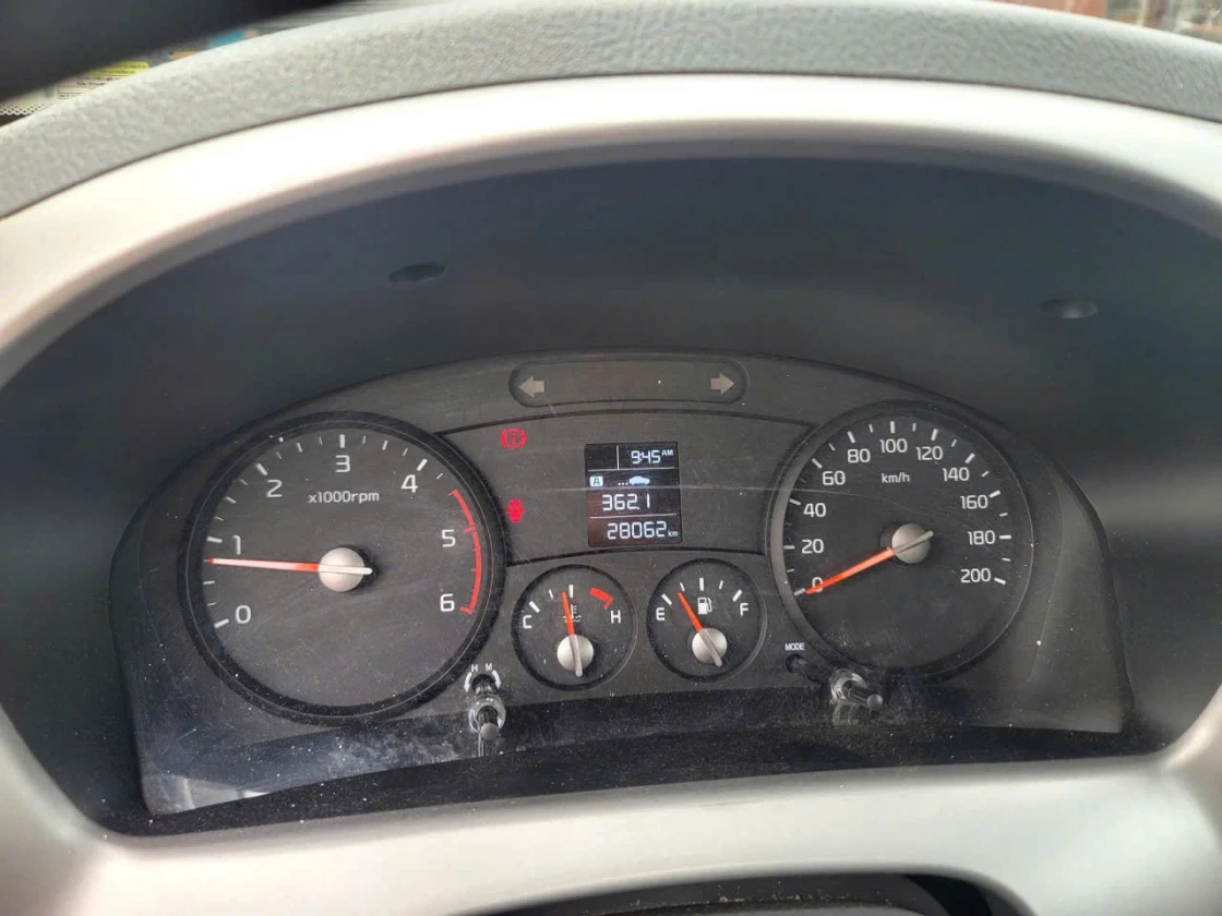 Nội thất quá zin còn thơm mùi xe mới odo mới chạy 2800km