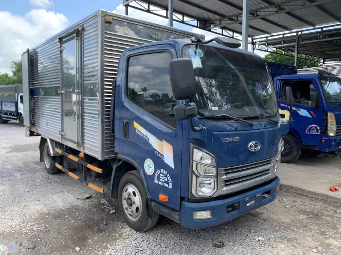 Cabin thùng xe còn nguyên zin xe tải 2.4 tấn Teraco 2018 cũ